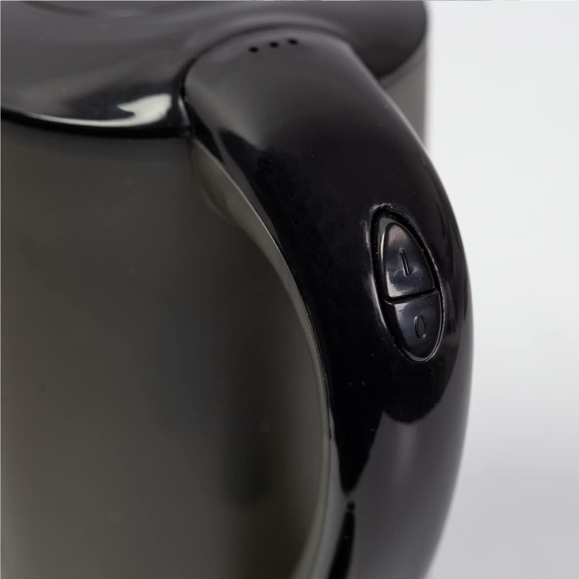 Buy Quest,Quest Black Travel Kettle with 2 Cups – Portable, Lightweight, Dual Voltage - Gadcet UK | UK | London | Scotland | Wales| Near Me | Cheap | Pay In 3 | Electric Kettles