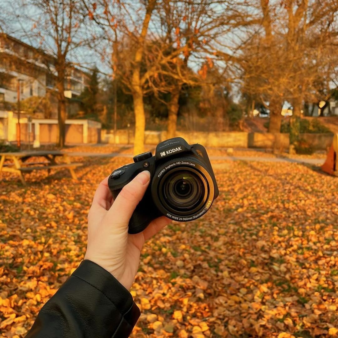 KODAK Pixpro Astro Zoom AZ405 - Digital Bridge Camera, 42x Zoom, 24 mm Wide-angle Lens, 20 Megapixels, 3" LCD Display, 1080p Full HD Video, OIS, AA Battery - Black - 1