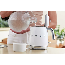 Smeg KLF05WHUK 50’s Style Retro Mini Kettle – White - 9
