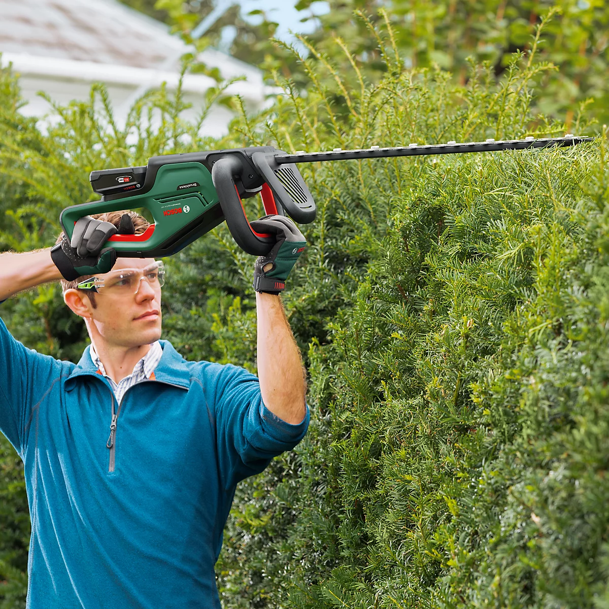 Buy Cashtro ltd,Bosch UniversalHedgeCut 18V-55 Cordless Hedge Trimmer (inc Battery & Charger) - Gadcet UK | UK | London | Scotland | Wales| Near Me | Cheap | Pay In 3 | Cordless Hedge Trimmer