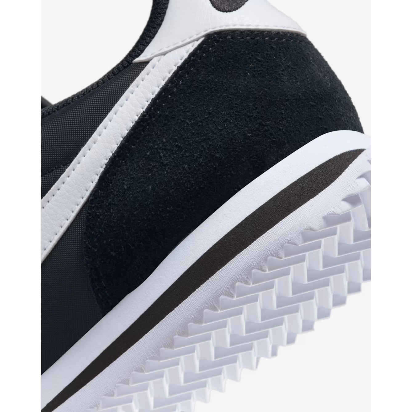 6526b682e719a624d41b5e41_nike-cortez-7-copy_1764015646037.png