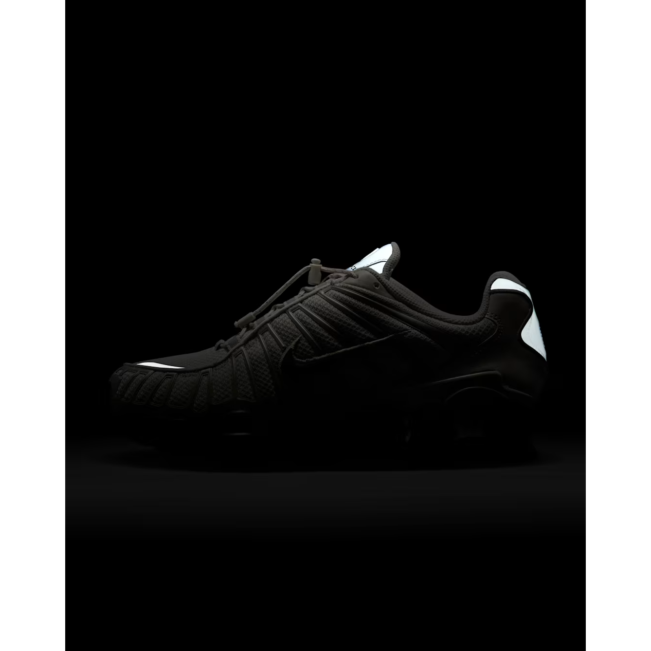 6526b682e719a624d41b5e41_wmns-nike-shox-tl-11-_1764018152600.png