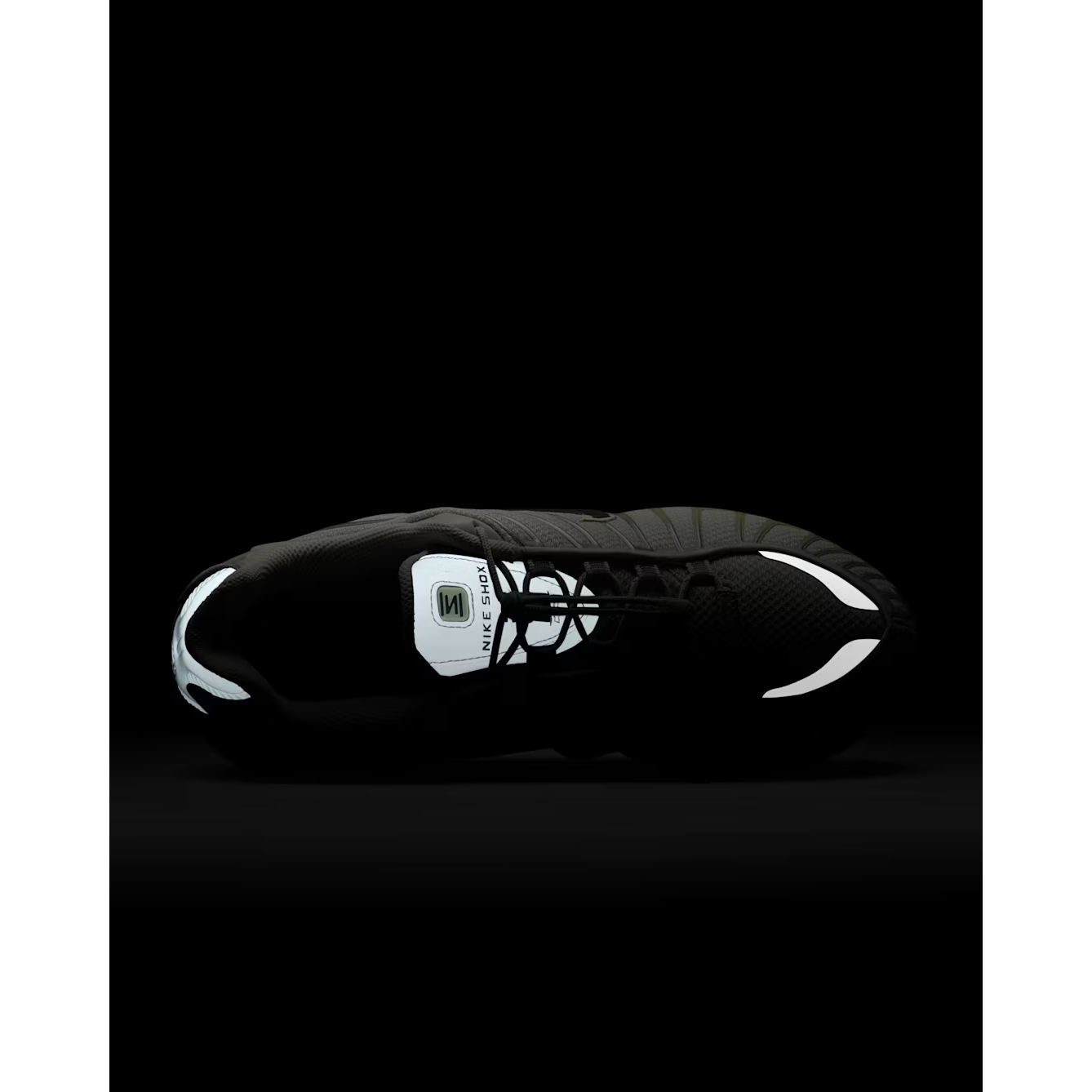 6526b682e719a624d41b5e41_wmns-nike-shox-tl-8-_1764018152599.png