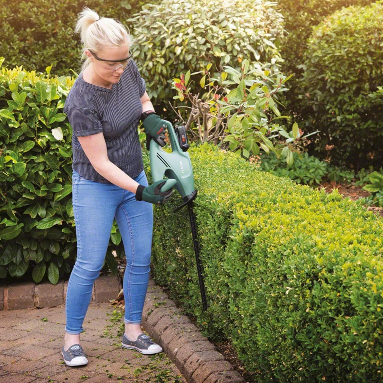 Buy Bosch,Bosch EasyHedgeCut 18-45 Cordless Hedge Cutter - 18 Volt System, 45 cm Blade Length, Includes 2.0 Ah Battery, Packaged in Carton - Gadcet UK | UK | London | Scotland | Wales| Near Me | Cheap | Pay In 3 | Power, Garden & Hand Tools