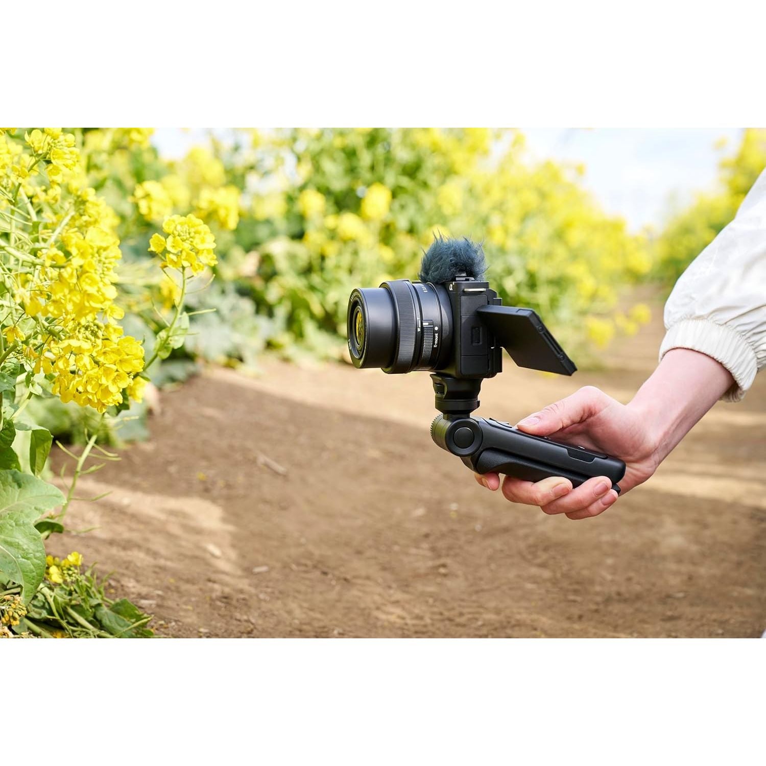 Buy Sony,Sony ZV-E10K Mirrorless Vlog Camera with 16-50mm OSS II Lens – APS-C Sensor, 4K Video, Flip Screen & Real-Time Eye AF - Gadcet UK | UK | London | Scotland | Wales| Near Me | Cheap | Pay In 3 | Mirrorless Digital Cameras