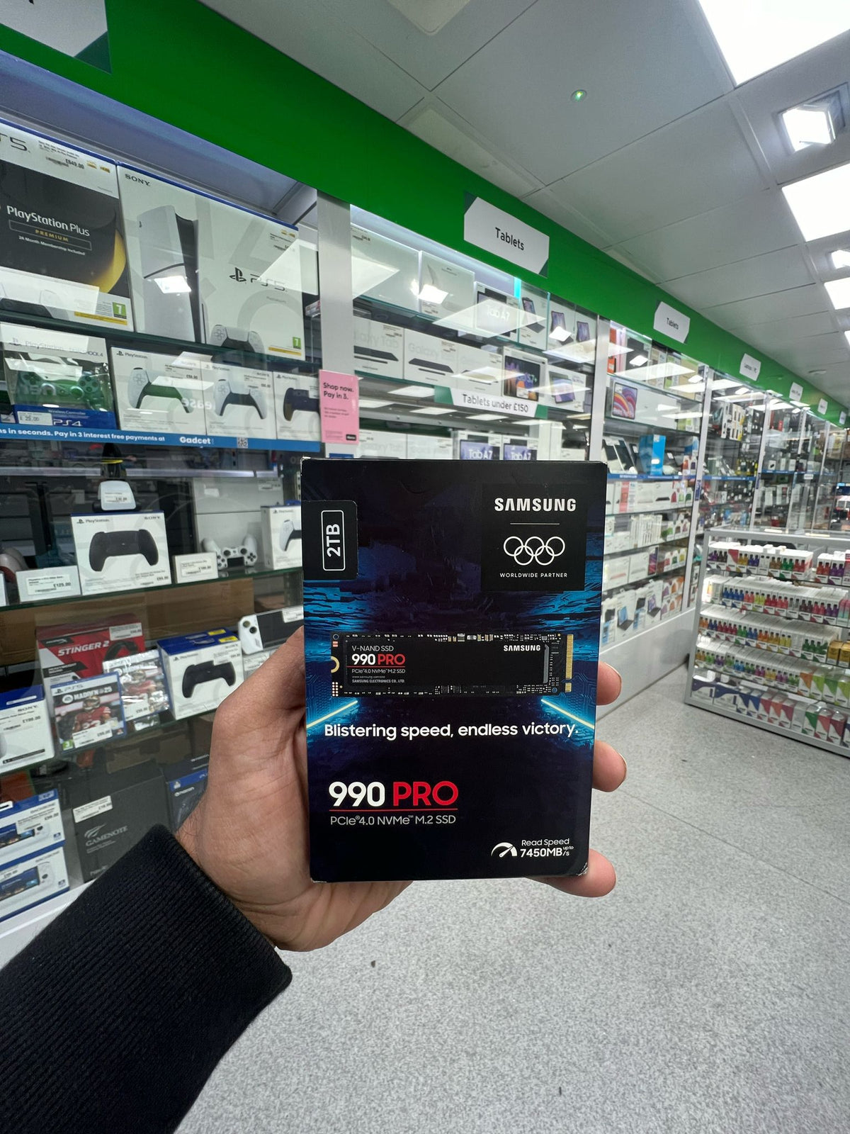 Why Choose the Samsung 990 PRO NVMe M.2 SSD 2TB?