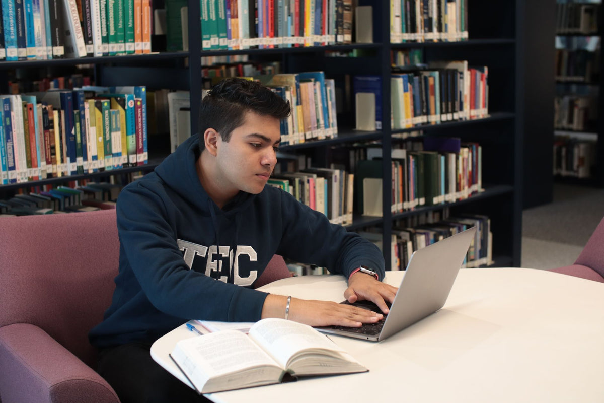 Student Laptop Budget UK: Best ThinkPads Under £600 2026