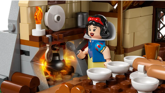 LEGO 43242 Snow White and the Seven Dwarfs' Cottage - 5