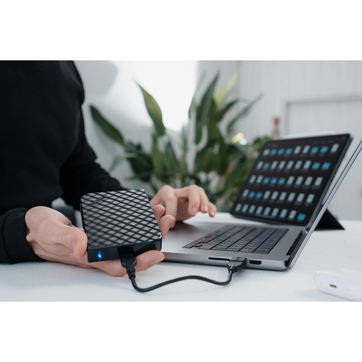 Verbatim 53223 4TB Store 'n' Go USB 3.0 Portable Hard Drive - Black - 4