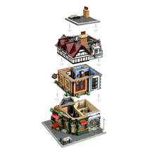 LEGO Tudor Corner [10350] - 4
