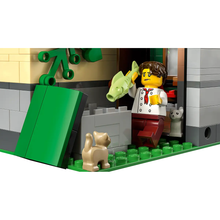 LEGO Tudor Corner [10350] - 6