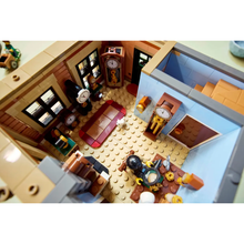 LEGO Tudor Corner [10350] - 7