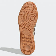6526b682e719a624d41b5e41_adidas-originals-handball-spezial-alumina-earth-strata-gum-2-jq8903-0005-3_1764365891473.jpg