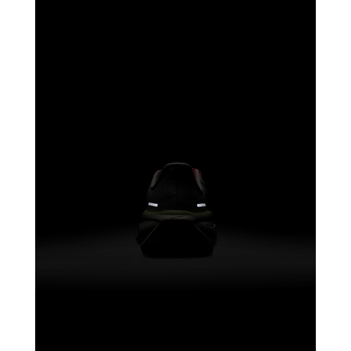6526b682e719a624d41b5e41_air-zoom-pegasus-41-gs-9-_1764019433704.png