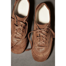 6526b682e719a624d41b5e41_cos-minimal-suede-trainers_1763413384362.png