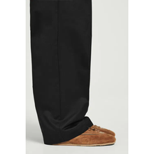 6526b682e719a624d41b5e41_cos-minimal-suede-traners_1763413384360.png
