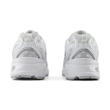 6526b682e719a624d41b5e41_new-balance-530-silver-metallic-polka-dots-u530hfw-back-w1000-h1000-pad_1763759898409.png