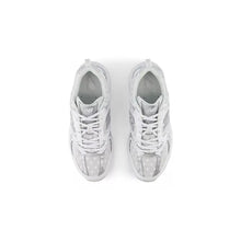 6526b682e719a624d41b5e41_new-balance-530-silver-metallic-polka-dots-u530hfw-top-w1000-h1000-pa_1763759898409.png