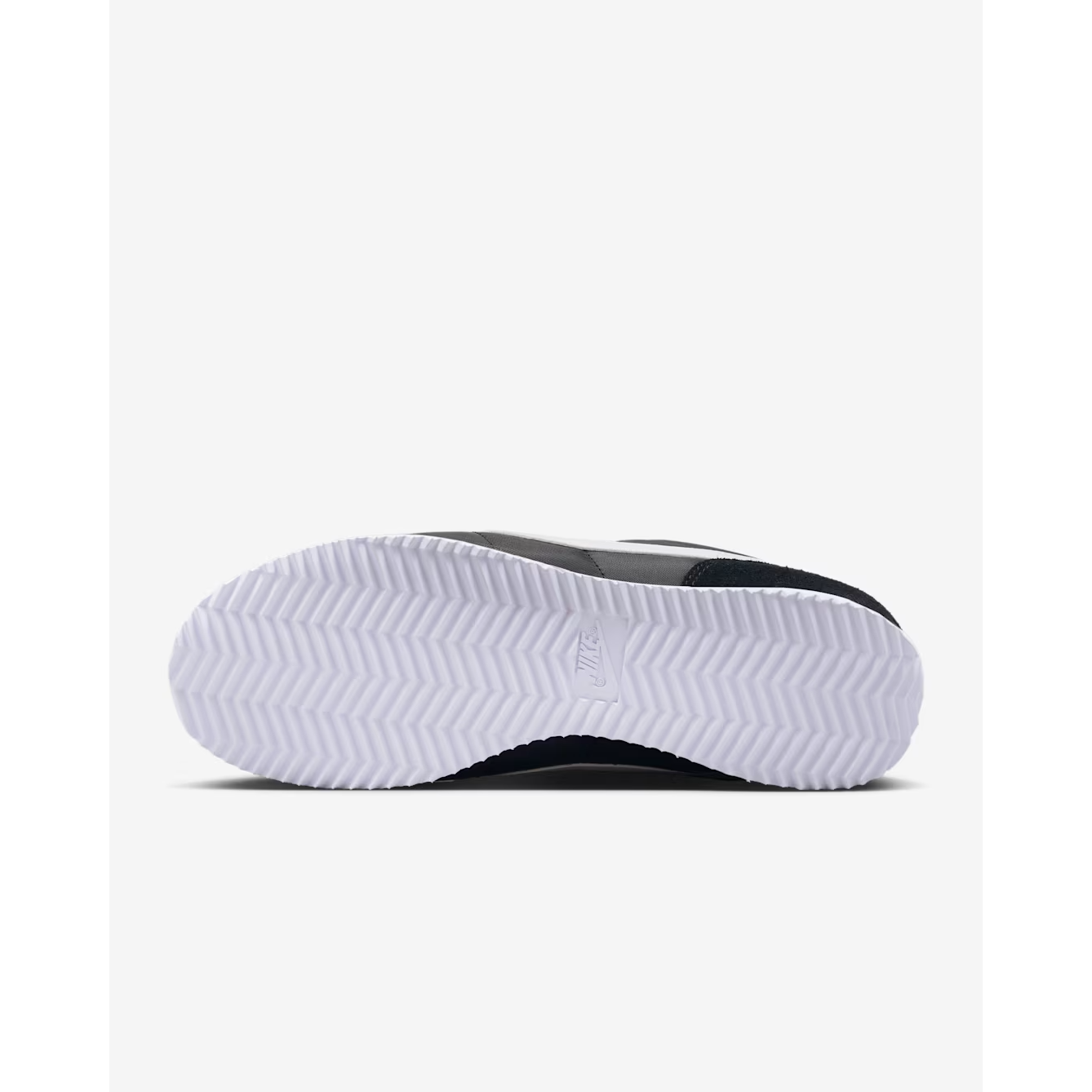 6526b682e719a624d41b5e41_nike-cortez-1-_1764015088746.png