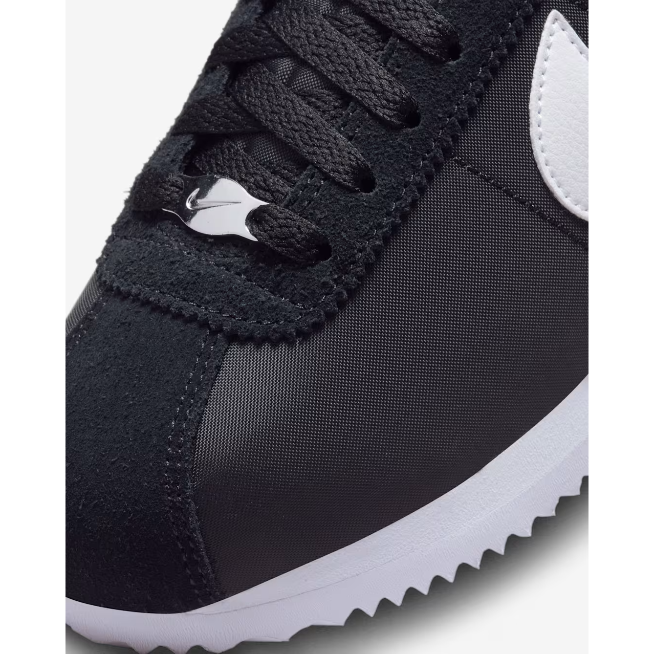 6526b682e719a624d41b5e41_nike-cortez-6-_1764015646037.png
