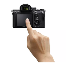 6526b682e719a624d41b5e41_sony-a7-iii-5_1761825873921.png