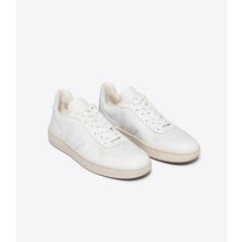 6526b682e719a624d41b5e41_veja-sneakers-v-10-leather-white-vx0201270-2_1764104625602.jpg