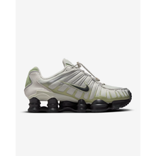 6526b682e719a624d41b5e41_wmns-nike-shox-tl-2-_1764018152598.png