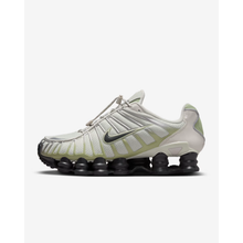 6526b682e719a624d41b5e41_wmns-nike-shox-tl_1764018152600.png
