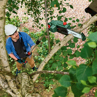 Bosch UniversalChainPole 18 Cordless Pruner – 18V, 2.5Ah Battery, Carton Packaging