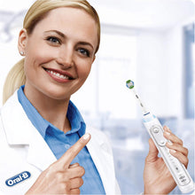 Oral-B Precision Clean Replacement Brush Heads with CleanMaximiser Technology – White
