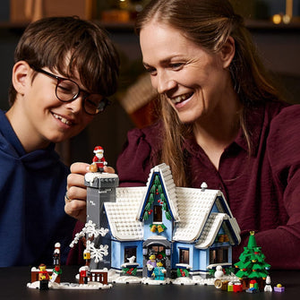 LEGO Santa Claus's La Vesita 10293, Multicolor - 4
